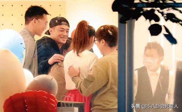 娱乐圈里的明星夫妻，娱乐圈都有哪些真实不假的模范夫妻档（这6对明星夫妻）