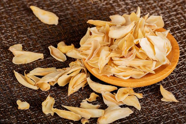 白木耳怎么做好吃，新鲜白木耳怎么做好吃（别让睡不着困扰你）