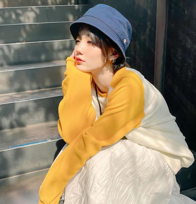 圆脸适合什么眼镜，圆脸适合什么眼镜框女（不同脸型适合什么样的配饰）