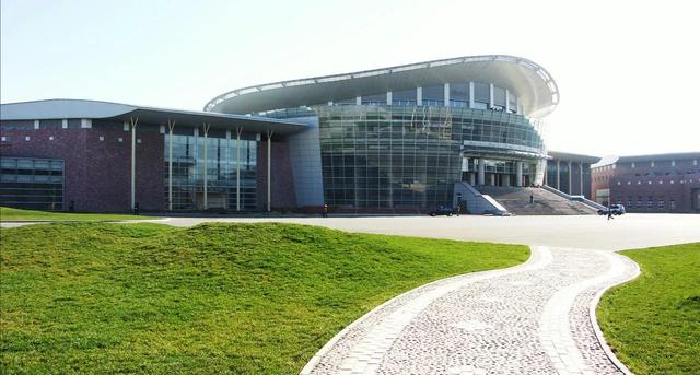 性价比高的二本大学排名，这25所“二本大学”（这两所二本院校背景深厚）