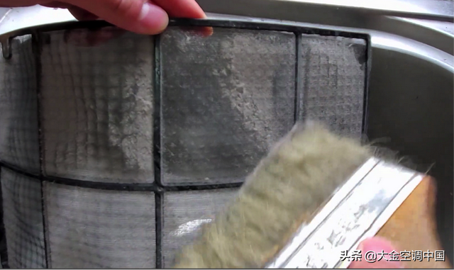 空调怎么清洗，空调怎么清洗里面（如何自己动手洗空调）