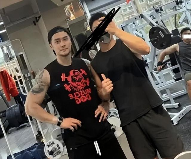 蒋劲夫家暴的来龙去脉，终于为他当初的粗暴行为