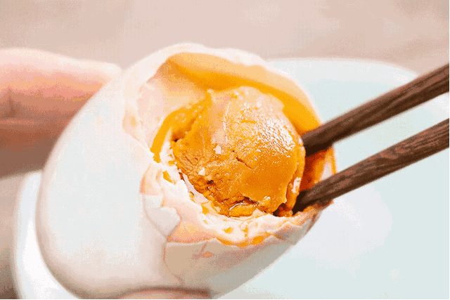 汪曾祺简介，汪曾祺简介昆明的雨（世间少有的有趣灵魂）