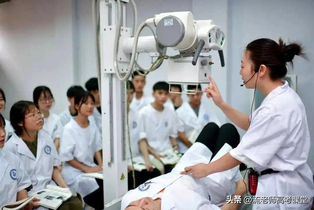 河北医科大学录取分数线，河北医科大学临床学院2021年各省各专业录取分数线（众多二本医科院校的招生分数超一本线）