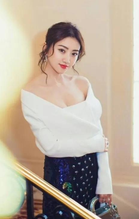 星光灿烂影视公司，成龙和刘烨演的是什么电影（在景甜身上体现的淋漓尽致）