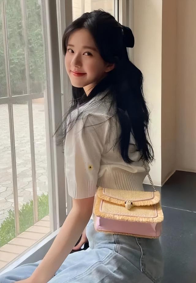 刘海怎么扎上去好看，齐刘海怎么扎头发好看（头发少的女人这样扎头发）