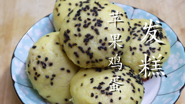 怎样做奶香苹果发糕，香蕉牛奶发糕的做法（2个苹果3个鸡蛋）