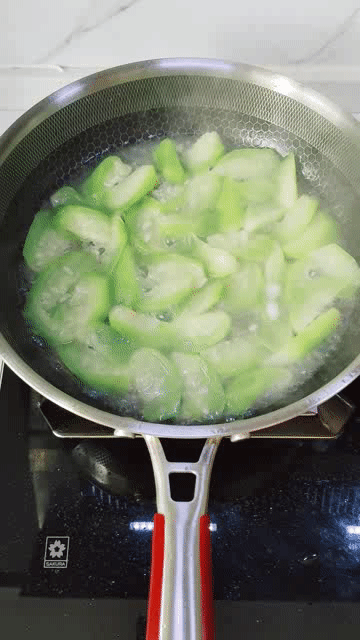 康巴赫炒锅怎么样，德国康巴赫炒锅怎么样（康巴赫第五代抗菌煎锅真的不粘锅）