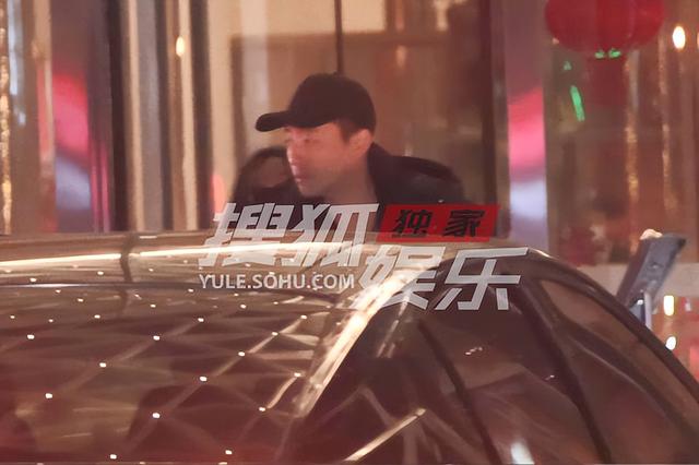 汪小菲今年几岁了，汪小菲聚餐寸头造型显苍老