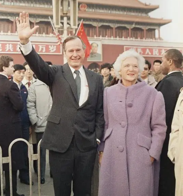 小布什几次访华，小布什总统坚持出席：不仅我去