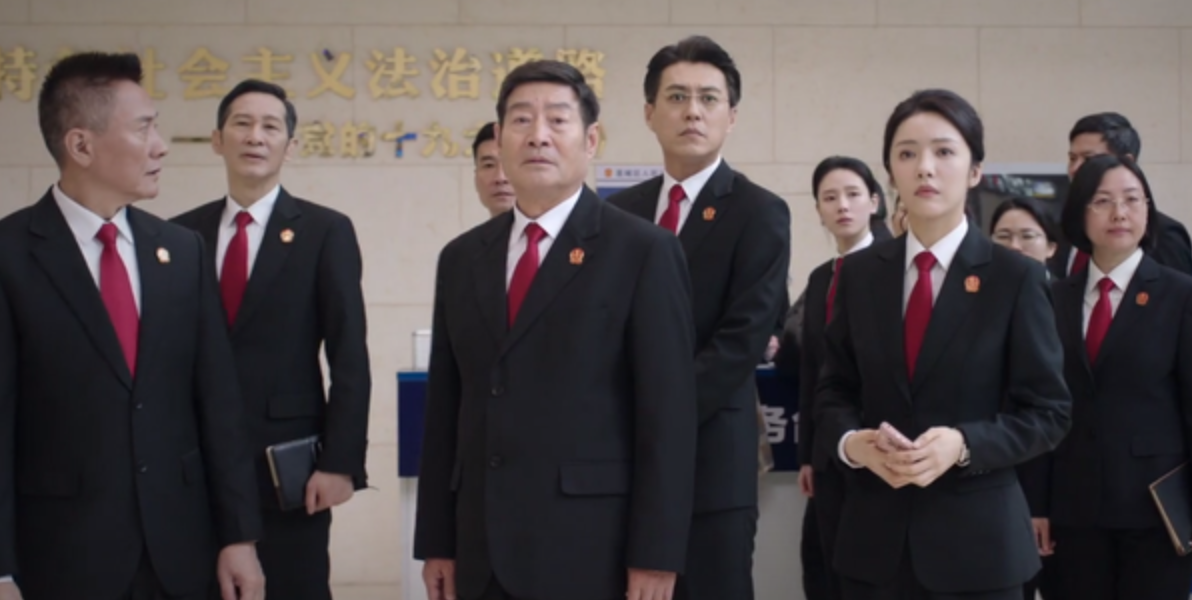 二,《底线》7.3分 严谨真实 细节有瑕疵