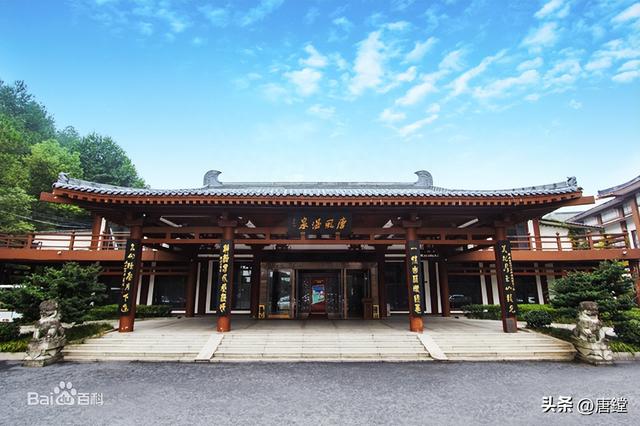 唐风露天温泉度假村：领略江南诗画的温泉胜地