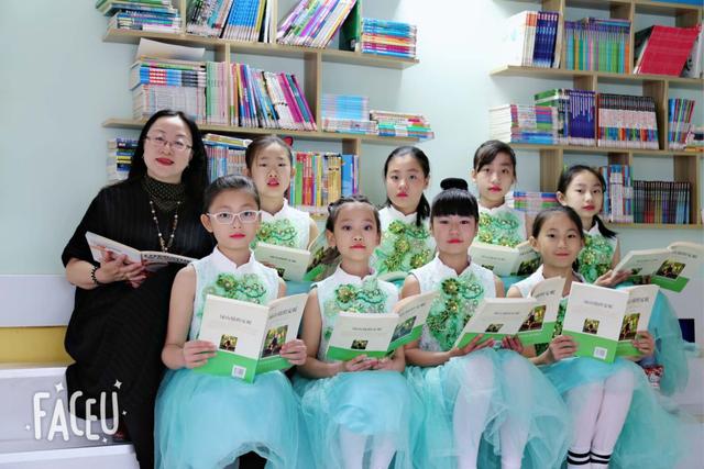 我的老师怎么画，简笔画怎么画我的老师（【思维导图画作文—记忆中最难忘的人》胡艺馨《我的老师》）