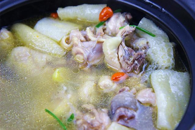 炖鸡汤放什么调料，炖鸡都用什么调料好_炖鸡放啥调料好（这5道滋补鸡汤）