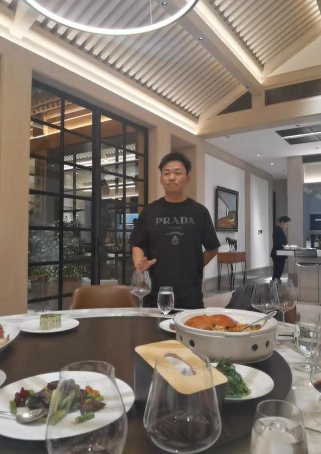 王宝强多少岁了，王宝强的真实来历（素颜出镜似普通路人）
