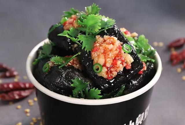 长沙有什么好吃的，长沙有什么好吃的特色美食街（长沙最有名的5种小吃）