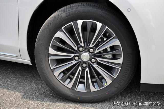 别克陆尊商务车，别克GL8报价是多少（从商务到兼顾家用的角色转变）