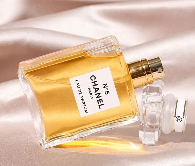 香奈儿粉色邂逅，香奈儿邂逅香水价格表（香奈儿香水的味道究竟有多好闻）