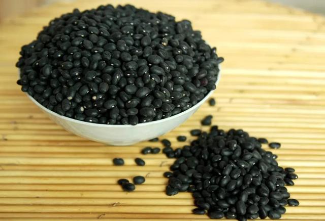 女人吃猪肝有什么好处，猪肝一周吃几次补血（多吃“4红3黑2绿”）