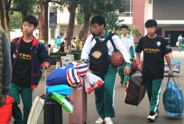 小学端午节放假几天，端午节学生放假2022年放几天（中小学生假期“余额不足”）