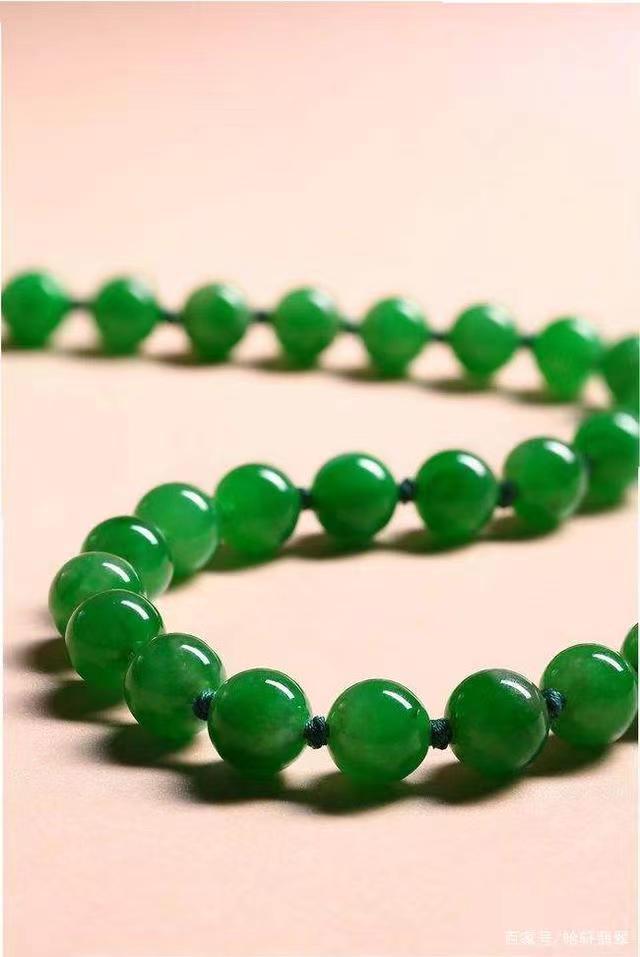 翡翠珠,女子当铺花200万买翡翠项链(翡翠珠宝图片)