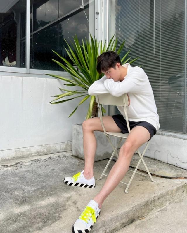 夏季男生穿搭技巧，男生夏天怎么穿搭（你的衣柜里有这4种单品）