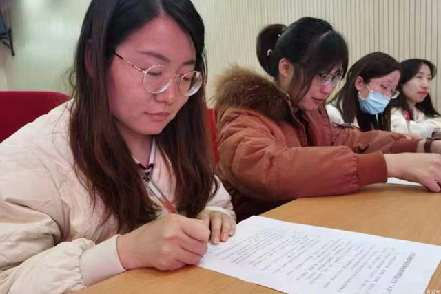 强化师德师风建设，强化民办学校师德师风建设（深入学习贯彻省第十二次党代会精神）