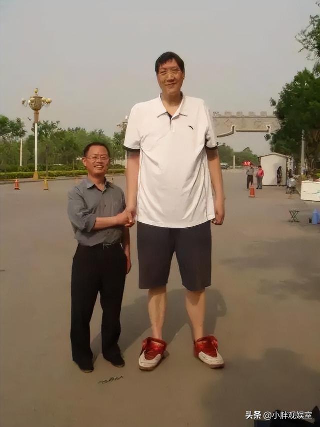 世界第一高人5米9的人，郑恺百米9.99是真的吗（中国比姚明还高的11位巨人）