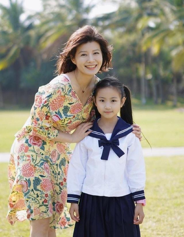 徐佳现实中的老婆，演员徐佳老婆现实中是谁（演员程愫：22岁嫁傅程鹏）