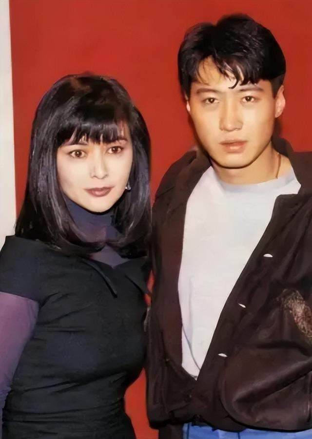 黎明女粉合照，流水的女神。盘点百搭天王黎明和美女们的合照。