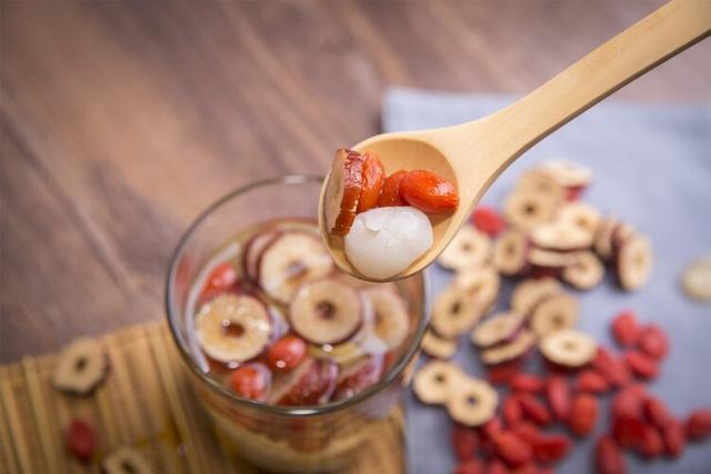 大枣吃多了好吗，大枣吃多了好吗会上火吗（红枣是“补血圣品”）