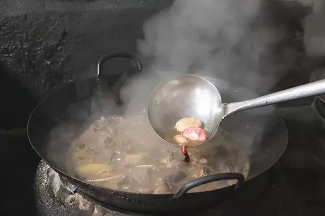 回锅鸡的制作方法，十五秒回锅鸡色泽酱红