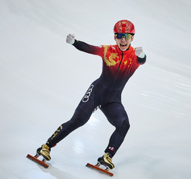 林孝埈中国队首金，林孝俊中国队服（归化林孝埈世界杯为中国夺首金,5年首冠趴教练怀中落泪）