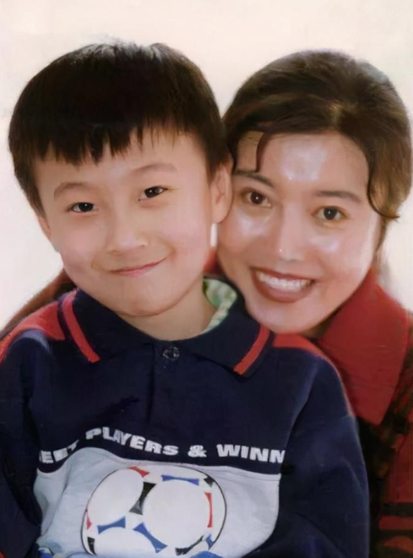 丁嘉丽念佛堂，丁嘉丽念佛堂众生附体（丁嘉丽：两段婚姻伤人伤己）