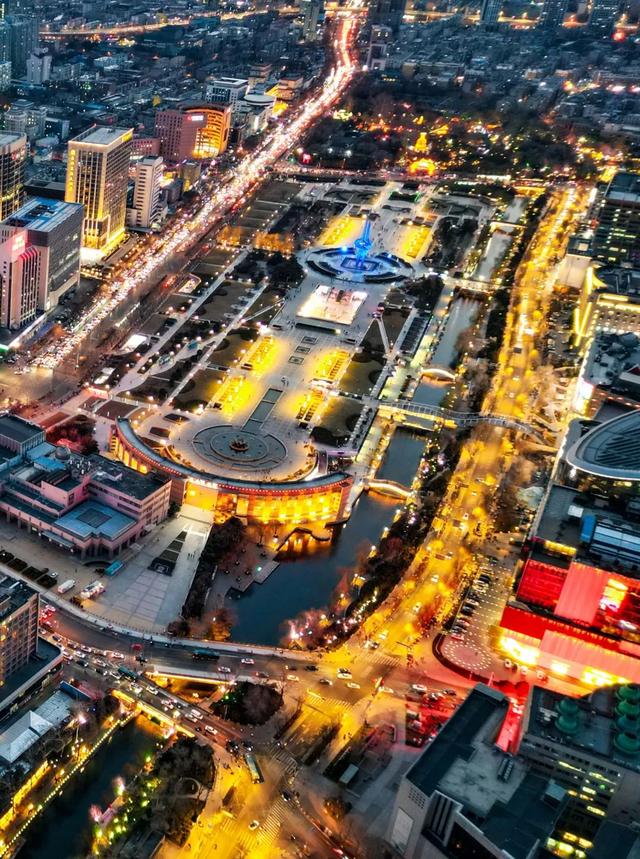 济南旅游攻略必去景点夜景，一定要走进她的夜