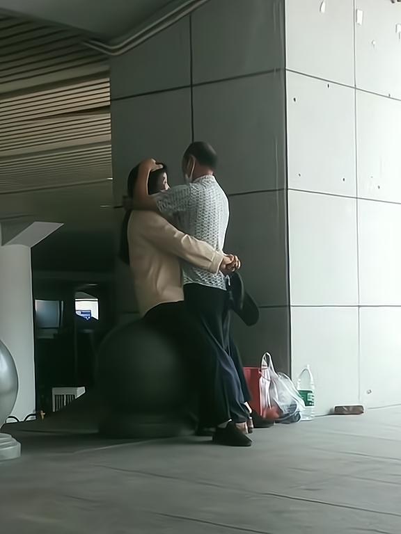 前妻的车站剧情，前妻的车站剧情分集介绍（丈夫为了给儿子买婚房要外出打工）