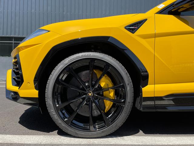 兰博基尼跑车多少钱一台，兰博基尼跑车多少钱一台汽车（兰博基尼行情也不行了）