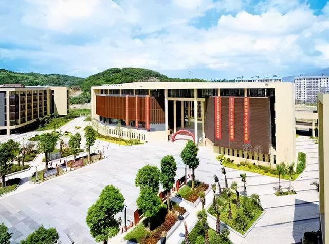 福州高中学校排名，福州市排名前10高中（福建师大附中成为第一）