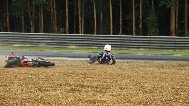 如何成为一名职业赛车手，怎么成为职业赛车手（原来普通人也可以成为专业车手）