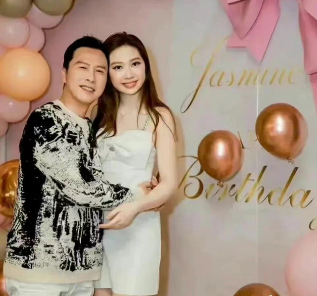 明星父女颜值对比黄多多，邱淑贞女儿大长腿