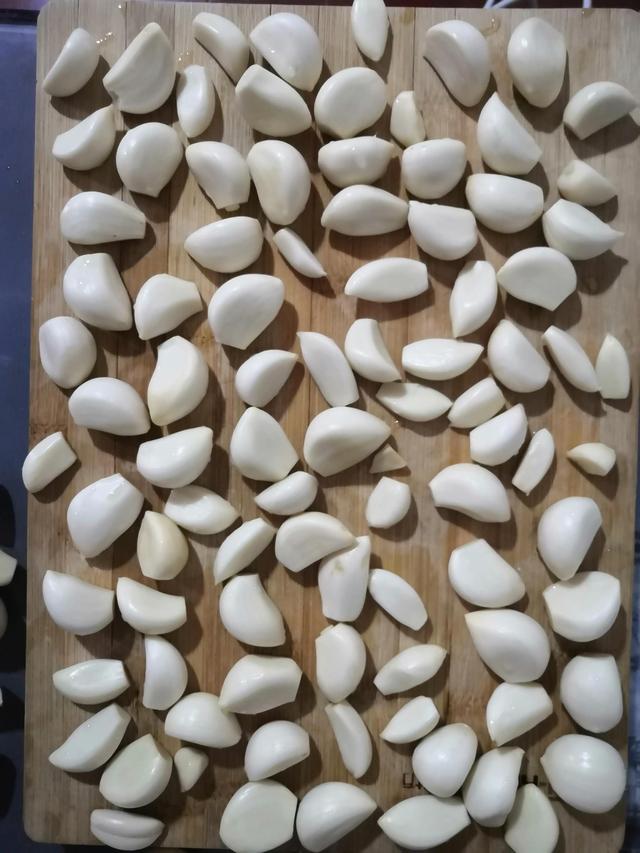 5斤蒜放多少糖和醋怎么熬制，5斤蒜需要多少糖和醋（这样做糖蒜，7天就能吃了）