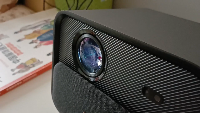 知麻投影z1mini，或许是最适合小青年的千元智能投影仪