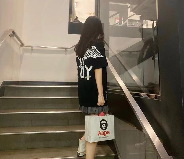 潘多拉珠子哪个最受欢迎，潘多拉繁星童话手链繁星中最闪亮的星很有童话气氛戴起来很轻便