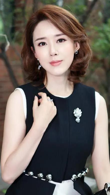 颜丹晨个人资料，颜丹晨个简介（颜丹晨，几张绝美照片）