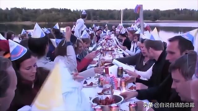 小龙虾属于海鲜类吗，小龙虾是海鲜吗（龙虾：从小龙虾到大花龙）