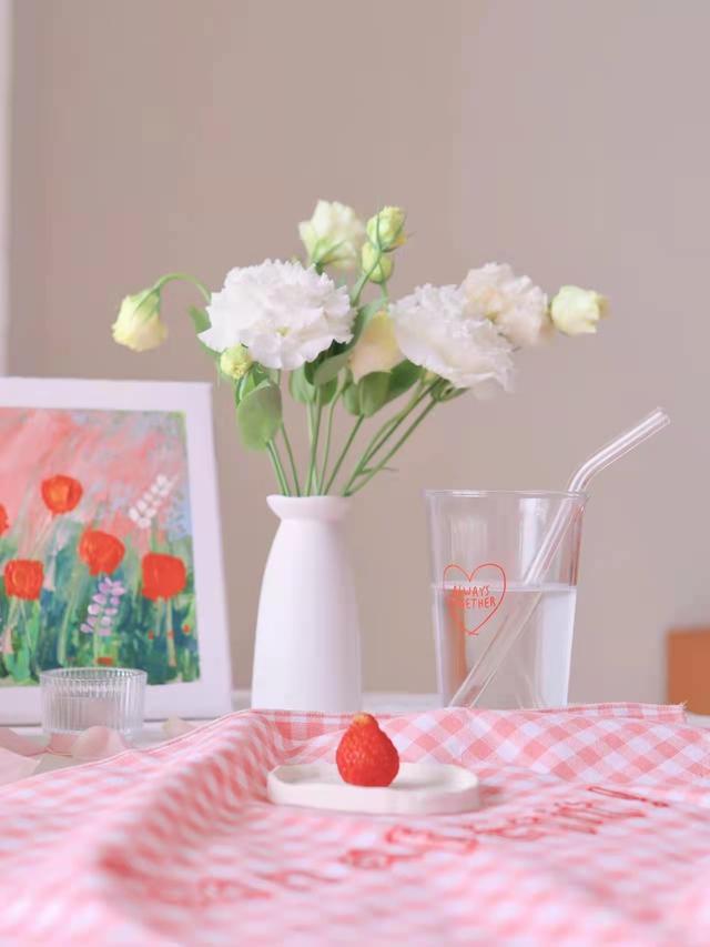 关于爱情的文案，爱情文案短句干净治愈（原来真正的爱情本身就是浪漫）