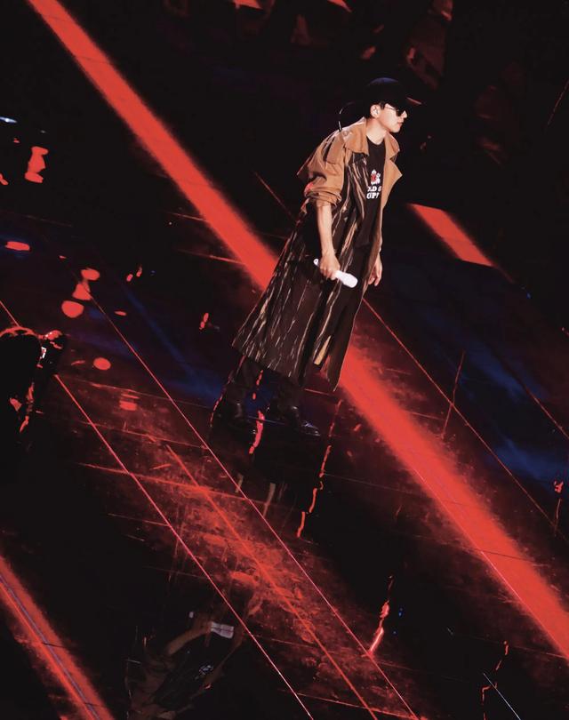 张杰谢娜跨年唱歌，2023跨年晚会彩排路透