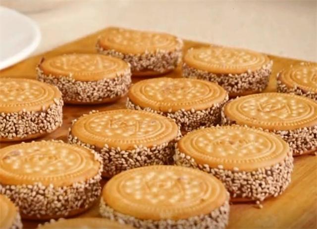 如何在家制作红豆饼，自己怎么做红豆饼（教你在家做道不一样的红豆饼）