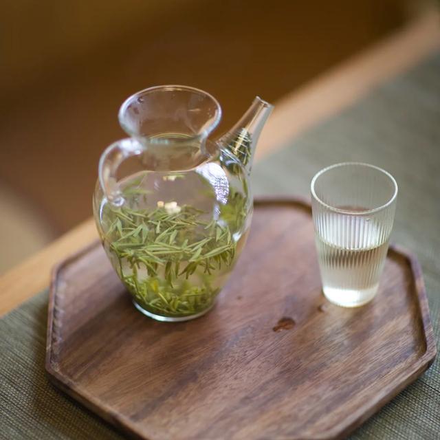 绿茶什么时候喝,绿茶什么时候喝最好(立夏时节饮一杯清热降火的好茶)