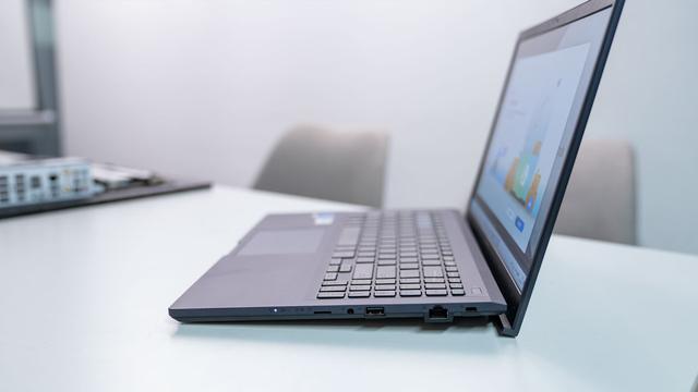 办公笔记本电脑推荐，商务办公笔记本电脑推荐（2022款华硕破晓2轻薄笔记本电脑开箱）